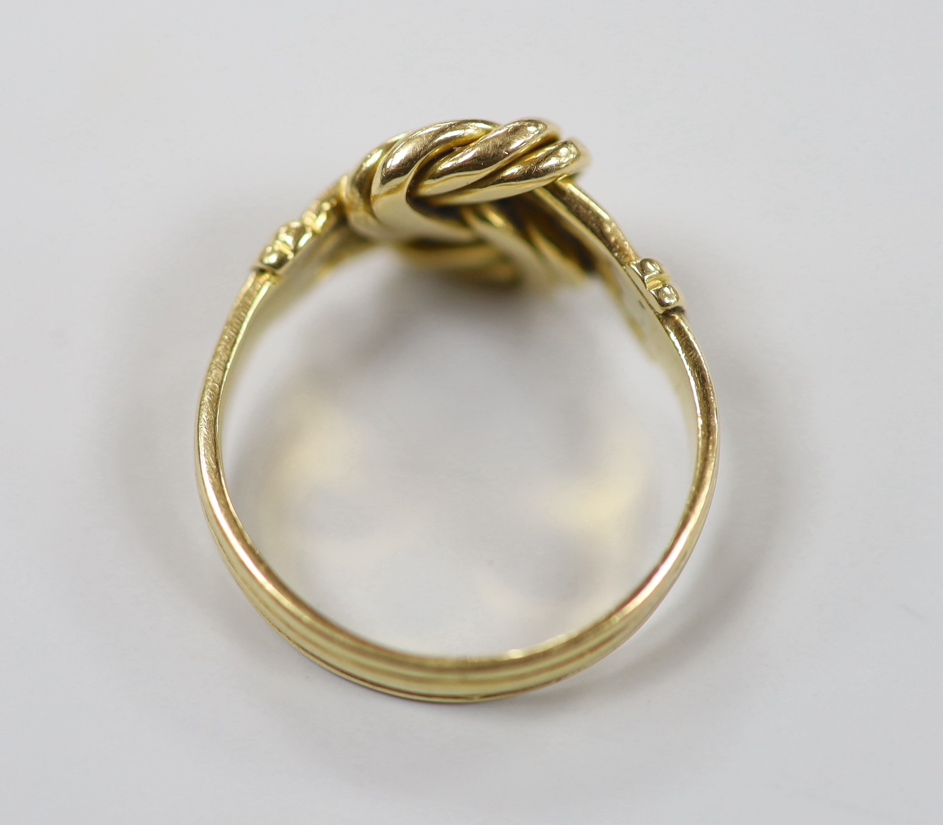 An Edwardian 18ct gold knot ring, size P/Q, 6.3 grams.